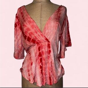 VENUS Red Tie-Dye Wrap Blouse w Short Sleeves and V-neckline